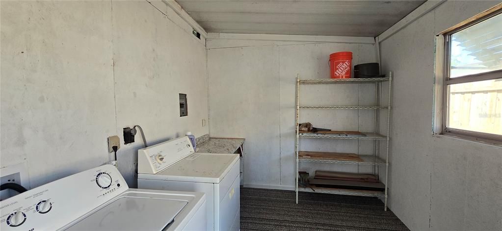 На продажу: $147,900 (2 спален, 2 ванн, 1296 Квадратных фут)