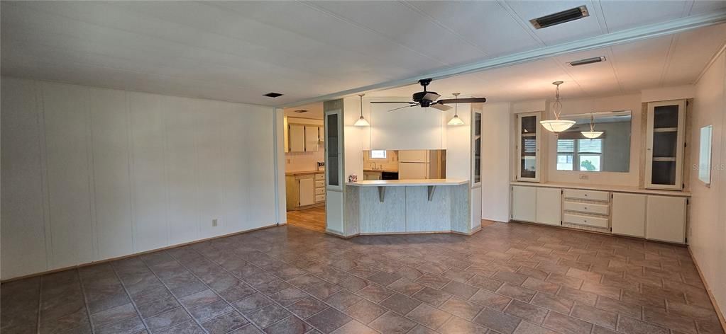 На продажу: $147,900 (2 спален, 2 ванн, 1296 Квадратных фут)