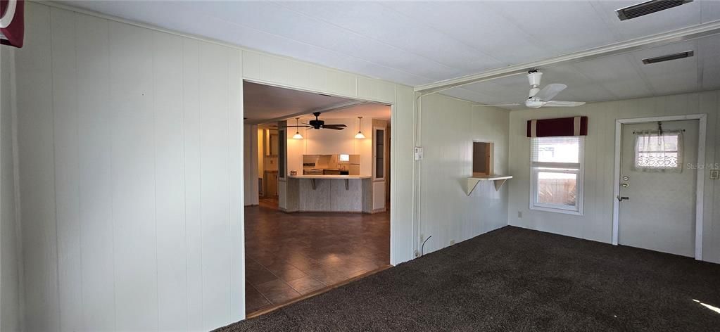 На продажу: $147,900 (2 спален, 2 ванн, 1296 Квадратных фут)