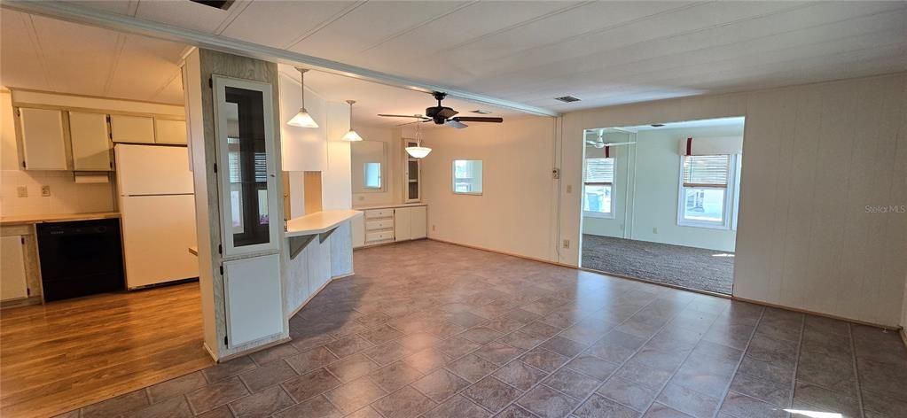 На продажу: $147,900 (2 спален, 2 ванн, 1296 Квадратных фут)