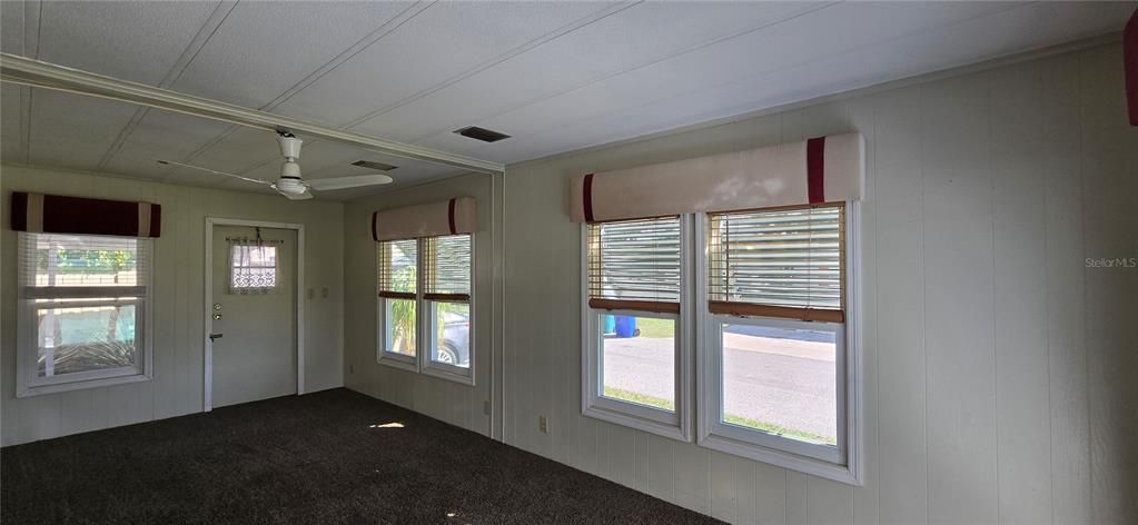 На продажу: $147,900 (2 спален, 2 ванн, 1296 Квадратных фут)