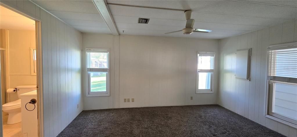 На продажу: $147,900 (2 спален, 2 ванн, 1296 Квадратных фут)