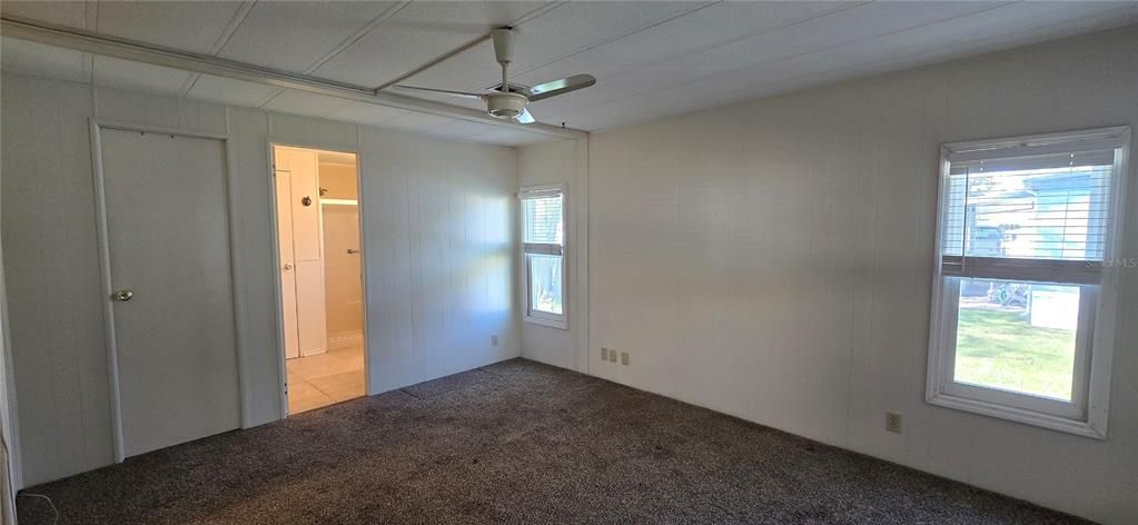 На продажу: $147,900 (2 спален, 2 ванн, 1296 Квадратных фут)