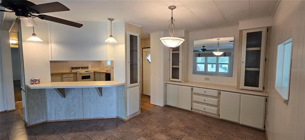 На продажу: $147,900 (2 спален, 2 ванн, 1296 Квадратных фут)