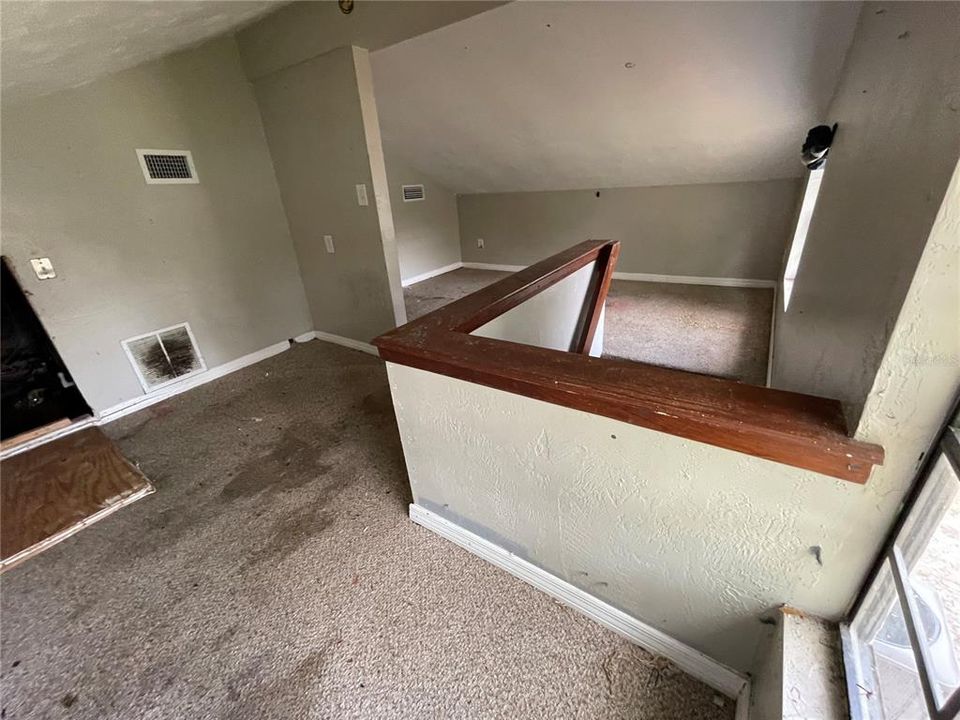 Под контрактом: $290,000 (4 спален, 2 ванн, 2361 Квадратных фут)