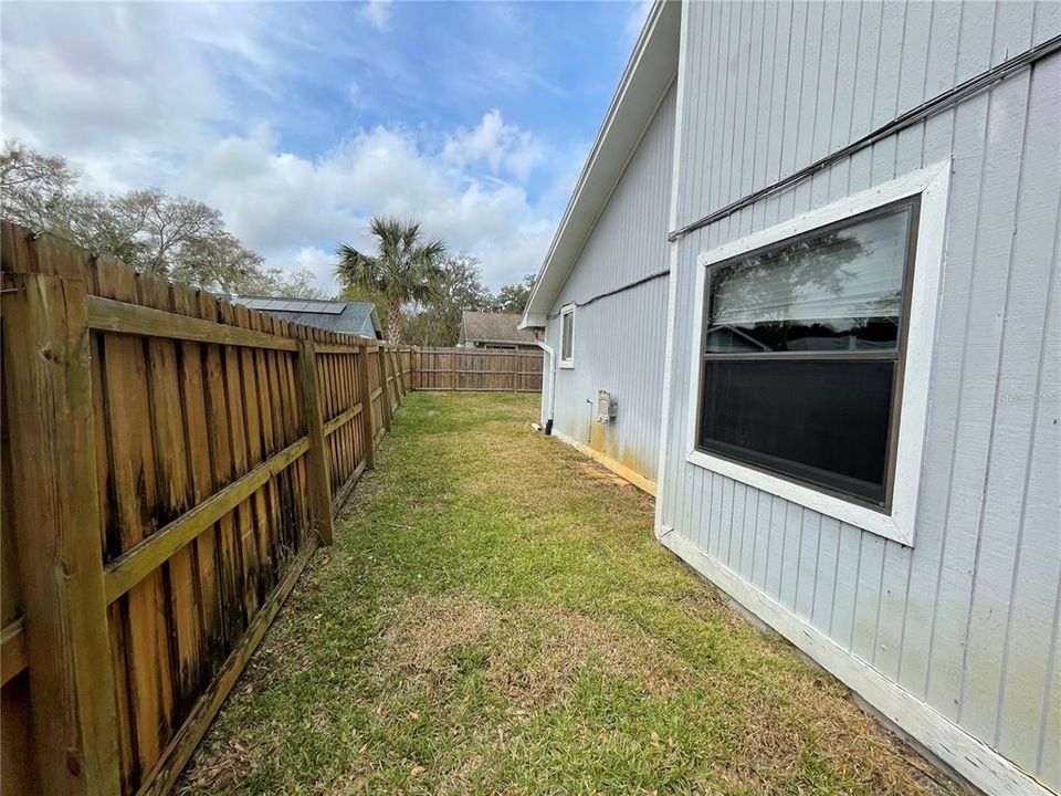 Под контрактом: $290,000 (4 спален, 2 ванн, 2361 Квадратных фут)