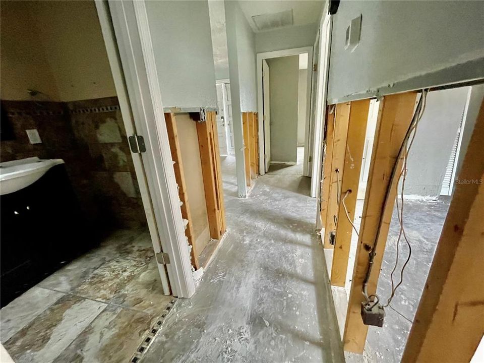 Под контрактом: $290,000 (4 спален, 2 ванн, 2361 Квадратных фут)