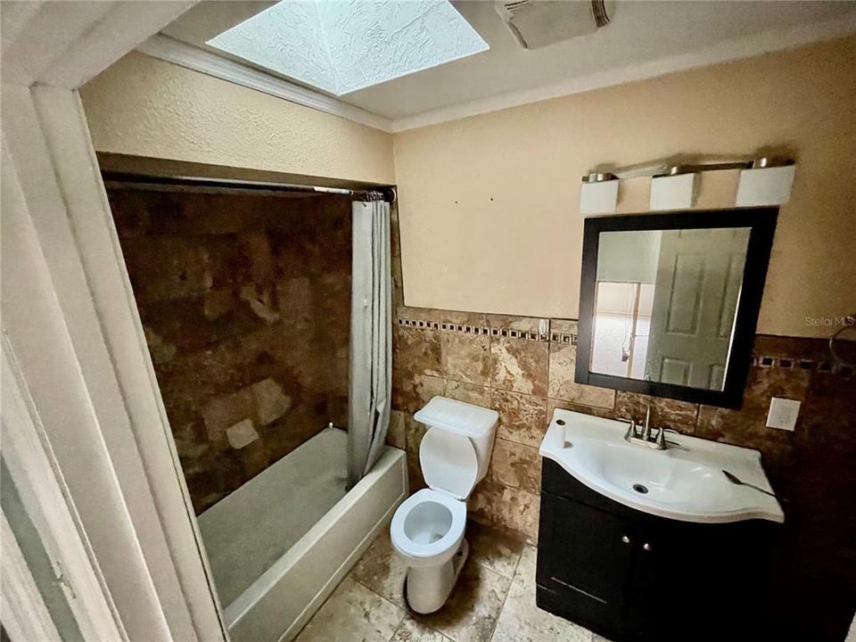 Под контрактом: $290,000 (4 спален, 2 ванн, 2361 Квадратных фут)