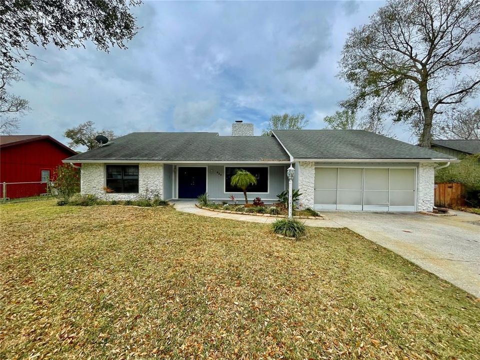 Под контрактом: $290,000 (4 спален, 2 ванн, 2361 Квадратных фут)