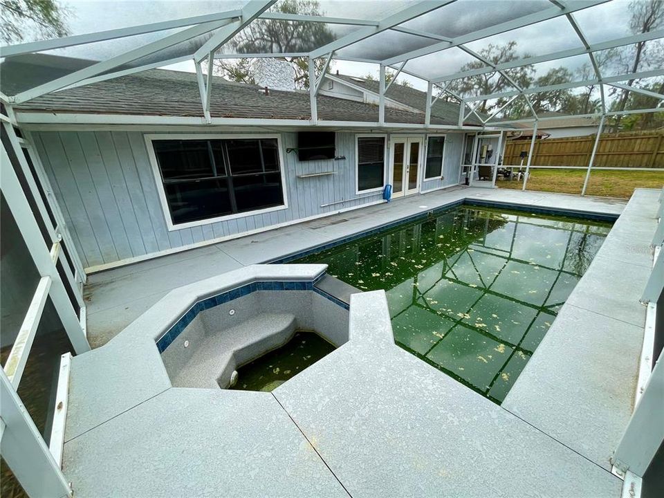 Под контрактом: $290,000 (4 спален, 2 ванн, 2361 Квадратных фут)