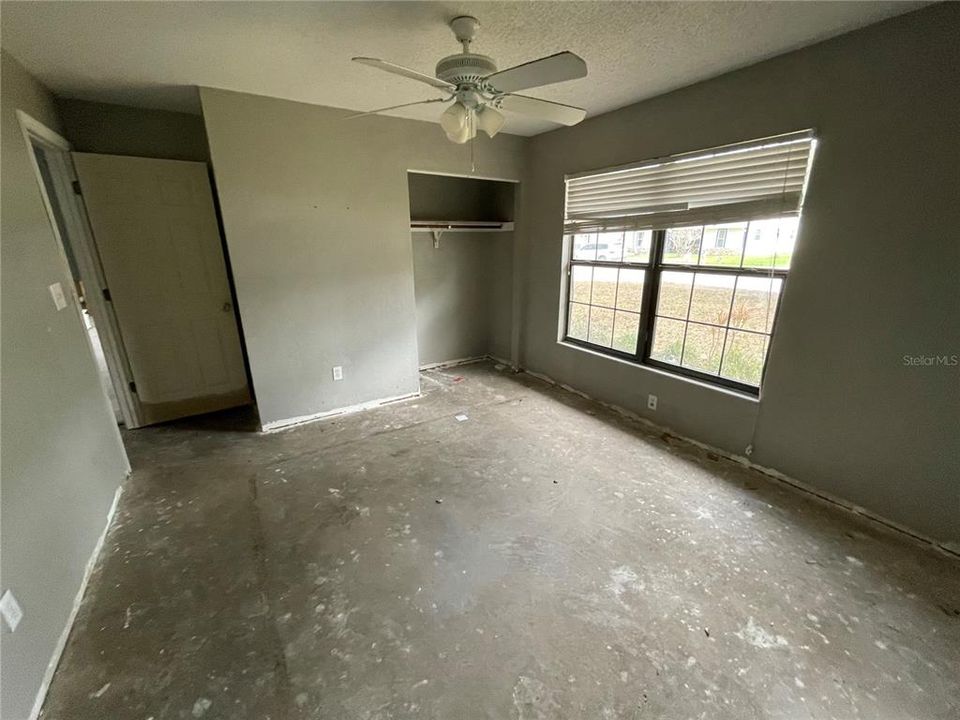 Под контрактом: $290,000 (4 спален, 2 ванн, 2361 Квадратных фут)