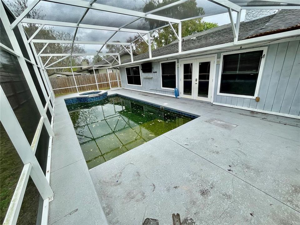 Под контрактом: $290,000 (4 спален, 2 ванн, 2361 Квадратных фут)