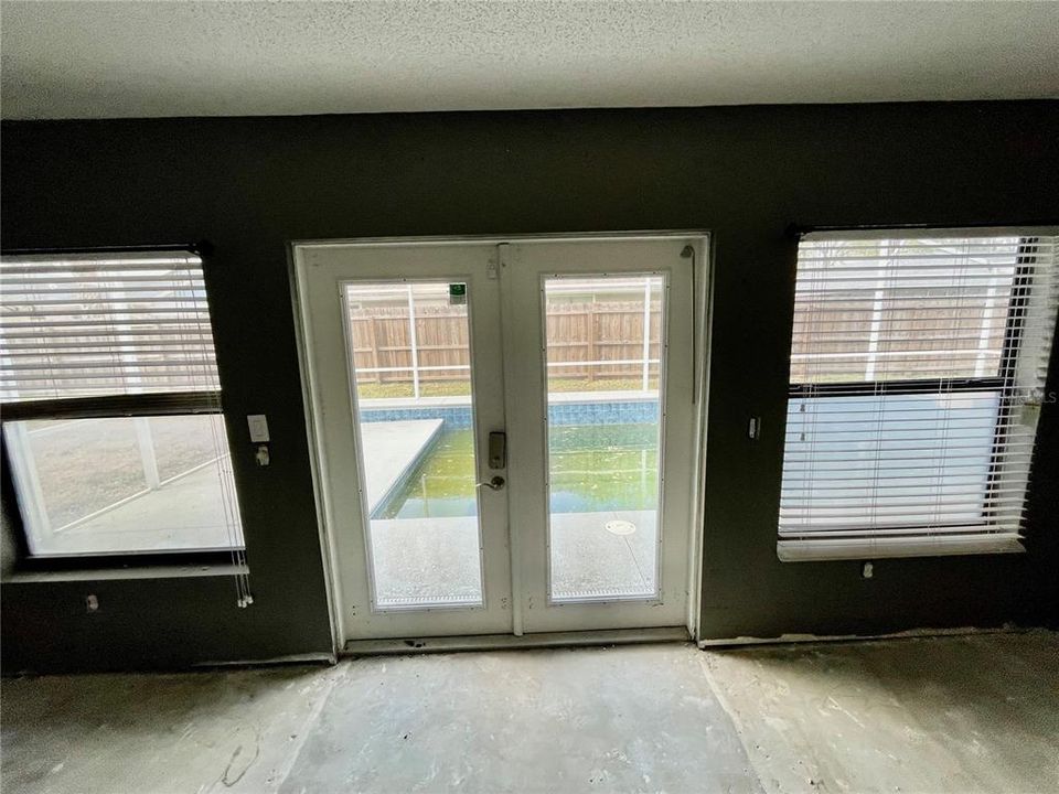 Под контрактом: $290,000 (4 спален, 2 ванн, 2361 Квадратных фут)