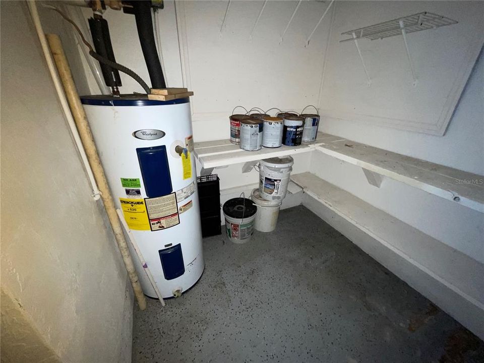 Под контрактом: $290,000 (4 спален, 2 ванн, 2361 Квадратных фут)