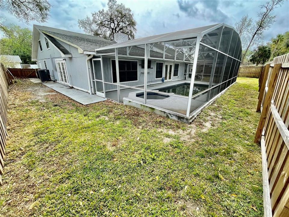 Под контрактом: $290,000 (4 спален, 2 ванн, 2361 Квадратных фут)