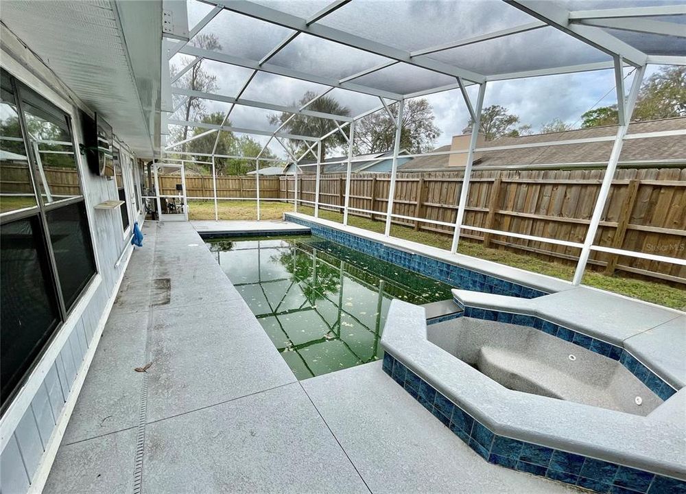 Под контрактом: $290,000 (4 спален, 2 ванн, 2361 Квадратных фут)