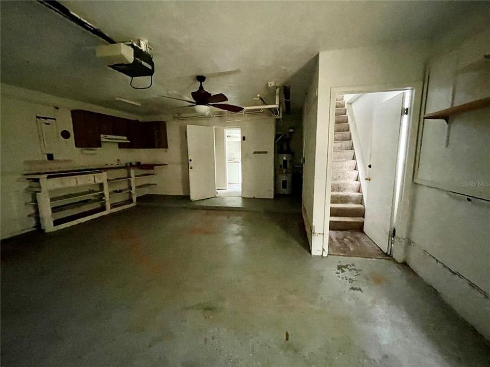 Под контрактом: $290,000 (4 спален, 2 ванн, 2361 Квадратных фут)