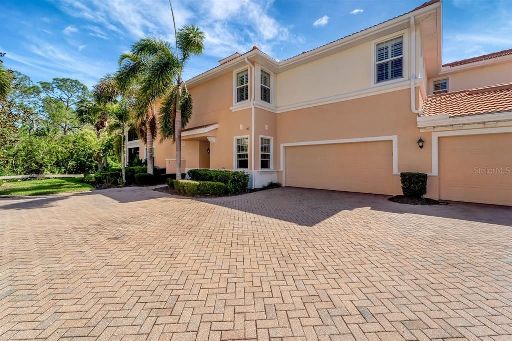 Recently Sold: $400,000 (3 beds, 2 baths, 1744 Square Feet)