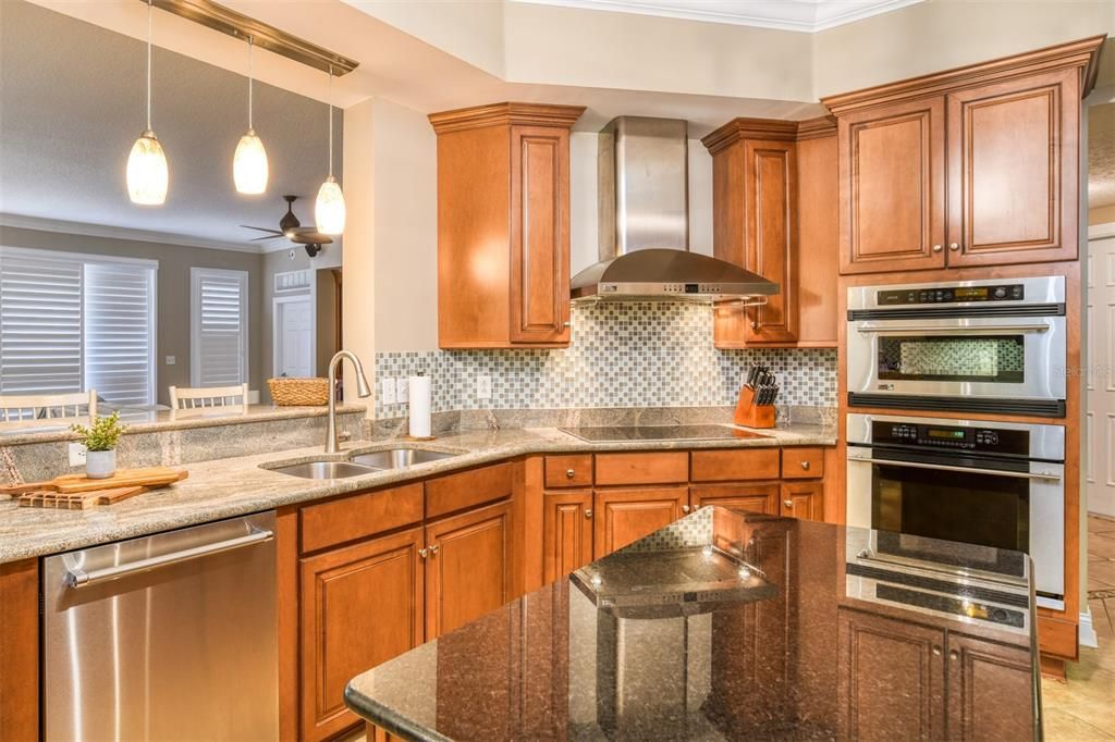 待售: $990,000 (3 贝兹, 3 浴室, 2416 平方英尺)