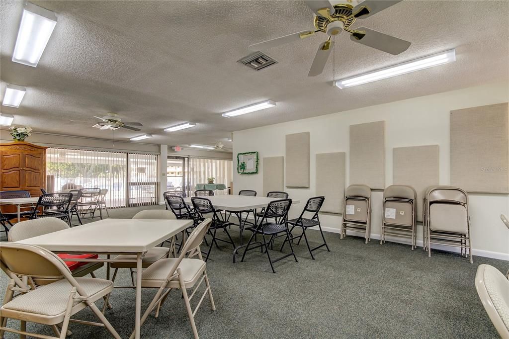 Под контрактом: $229,000 (2 спален, 2 ванн, 1200 Квадратных фут)