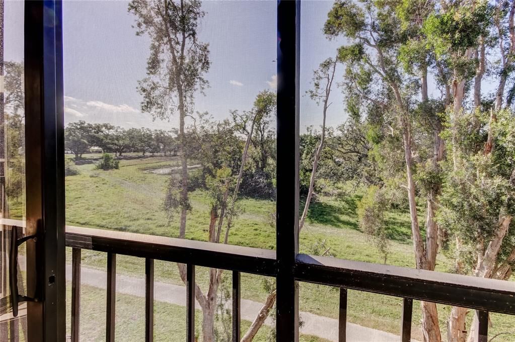 Под контрактом: $229,000 (2 спален, 2 ванн, 1200 Квадратных фут)