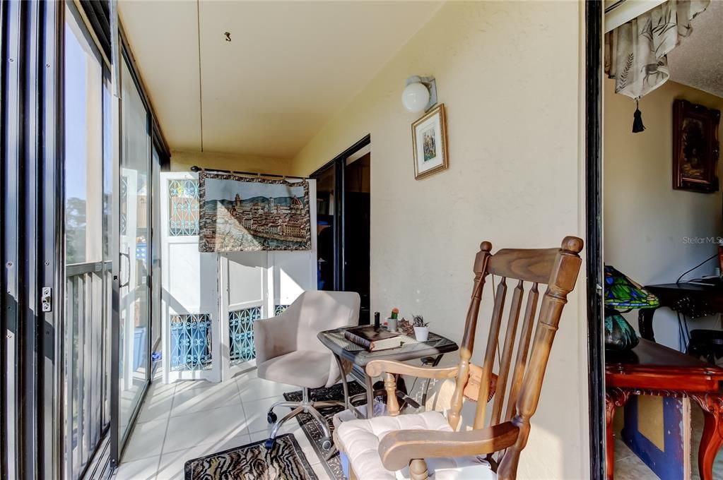 Под контрактом: $229,000 (2 спален, 2 ванн, 1200 Квадратных фут)