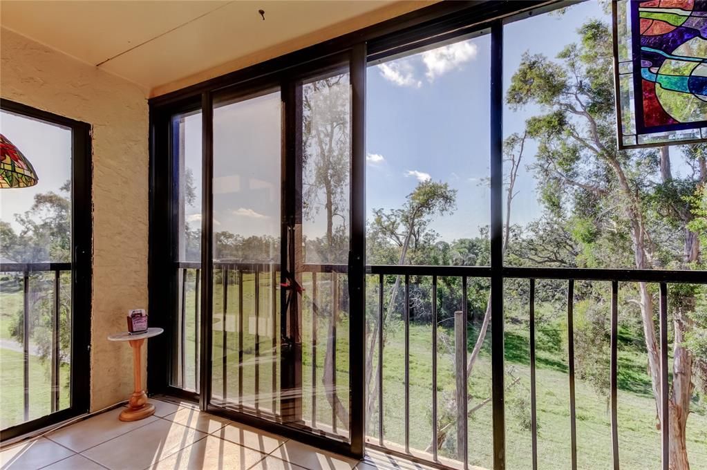 Под контрактом: $229,000 (2 спален, 2 ванн, 1200 Квадратных фут)