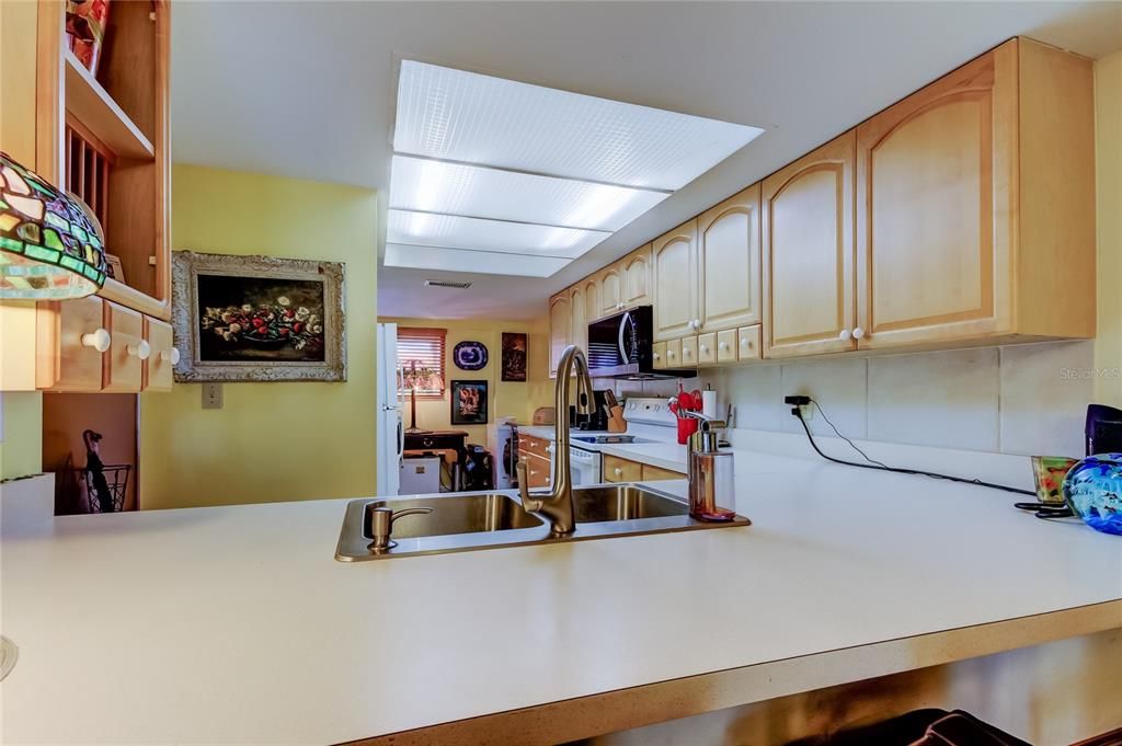 Под контрактом: $229,000 (2 спален, 2 ванн, 1200 Квадратных фут)