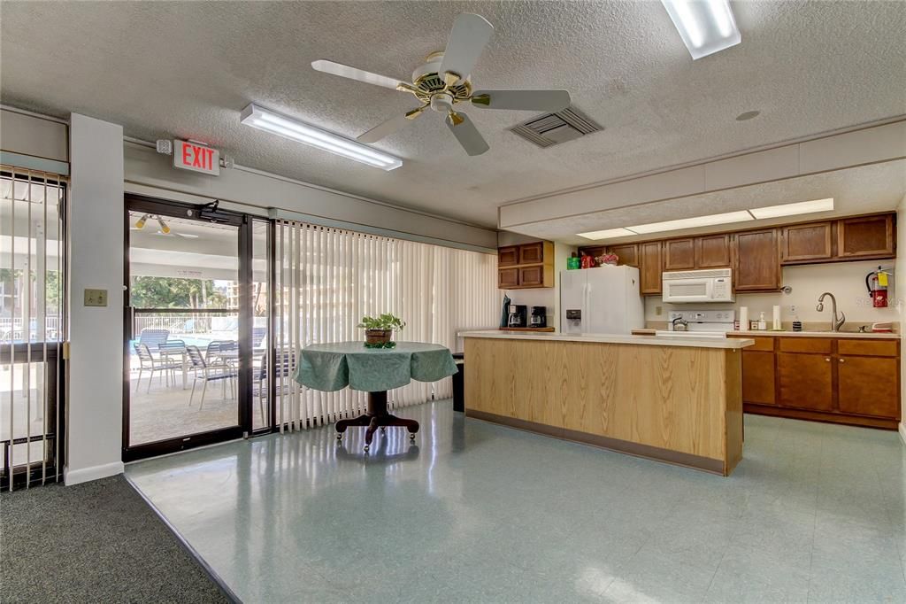 Под контрактом: $229,000 (2 спален, 2 ванн, 1200 Квадратных фут)