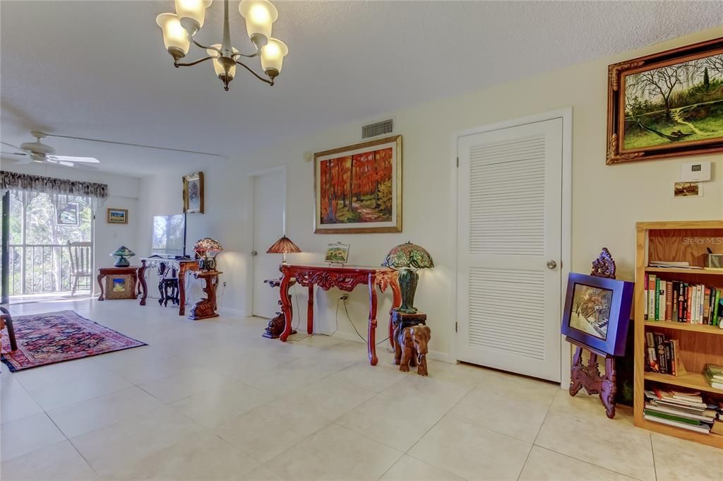 Под контрактом: $229,000 (2 спален, 2 ванн, 1200 Квадратных фут)