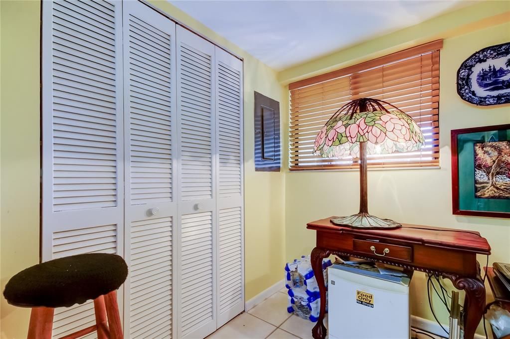 Под контрактом: $229,000 (2 спален, 2 ванн, 1200 Квадратных фут)