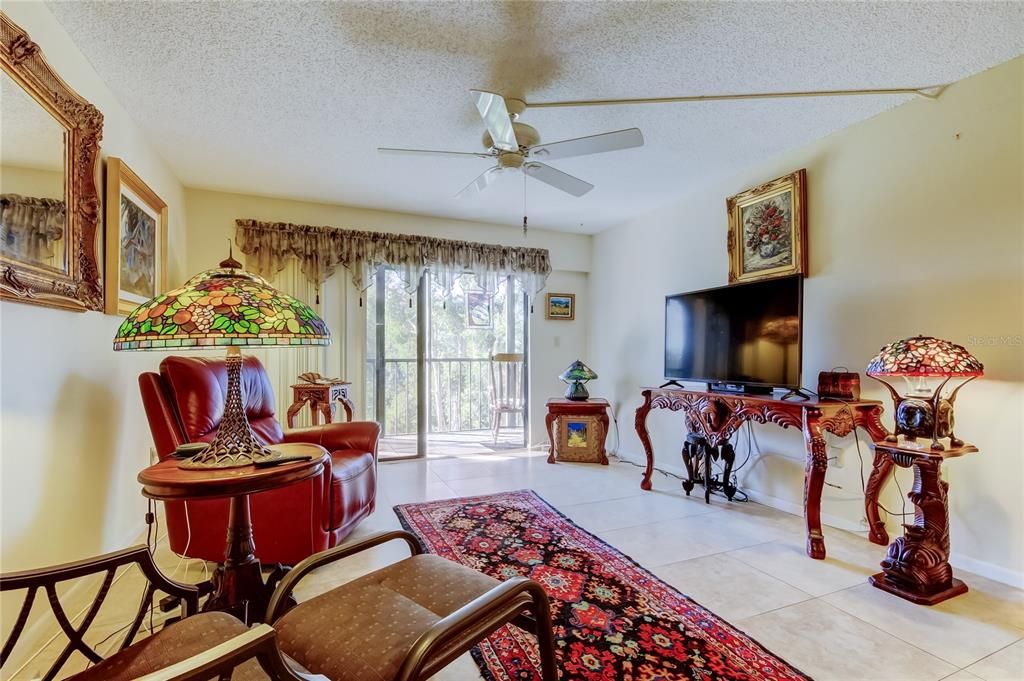 Под контрактом: $229,000 (2 спален, 2 ванн, 1200 Квадратных фут)