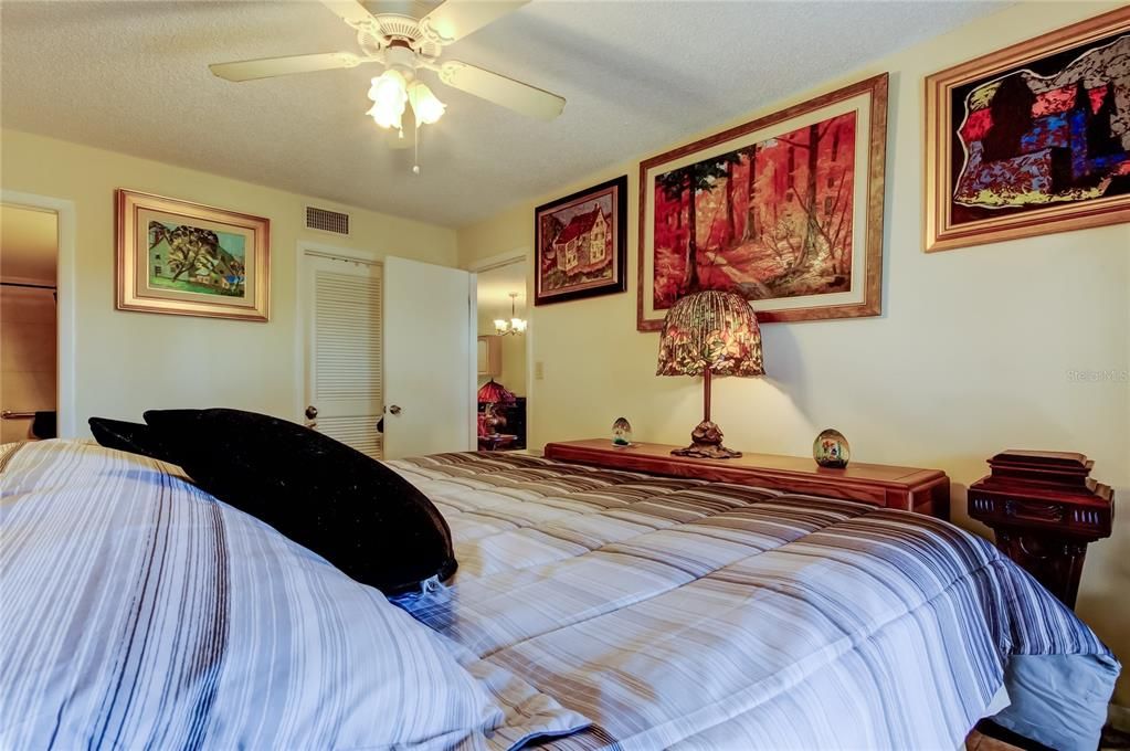 Под контрактом: $229,000 (2 спален, 2 ванн, 1200 Квадратных фут)