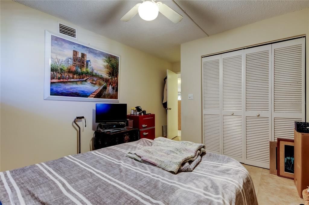 Под контрактом: $229,000 (2 спален, 2 ванн, 1200 Квадратных фут)