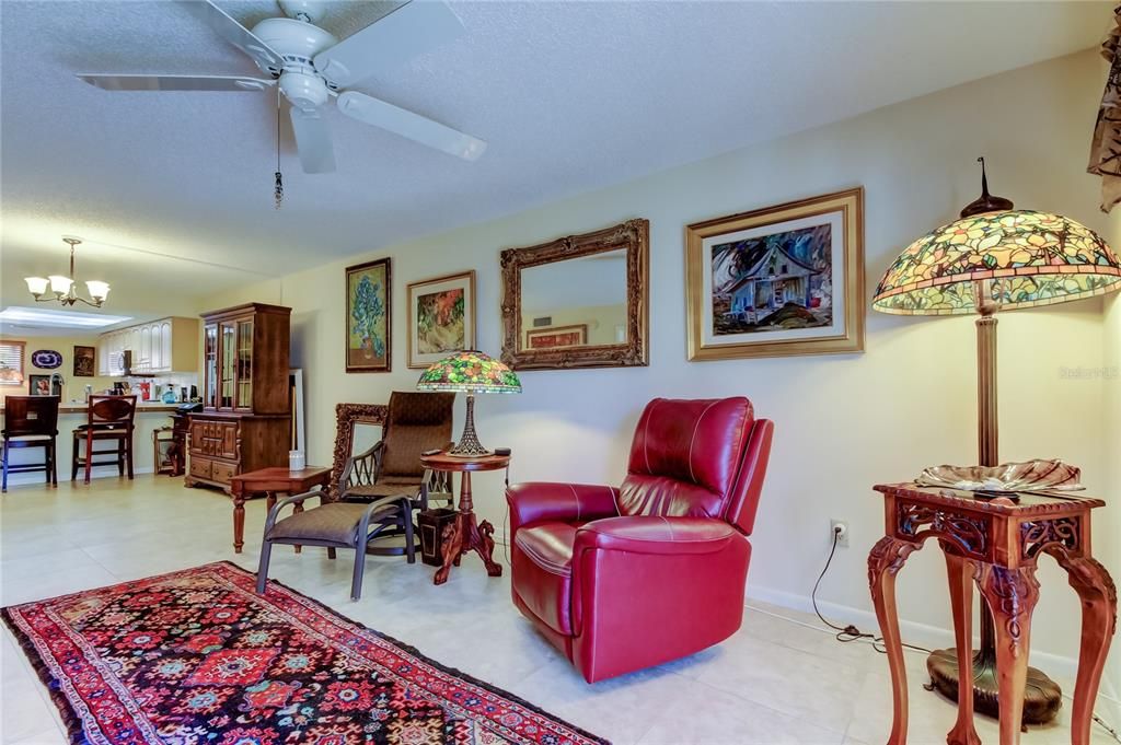 Под контрактом: $229,000 (2 спален, 2 ванн, 1200 Квадратных фут)