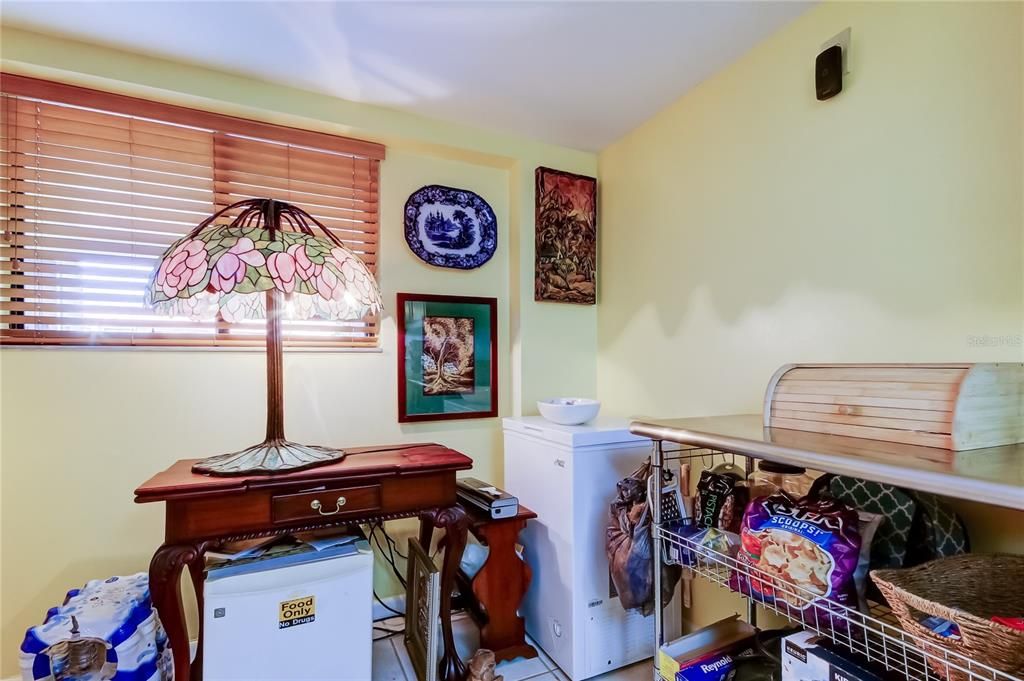 Под контрактом: $229,000 (2 спален, 2 ванн, 1200 Квадратных фут)