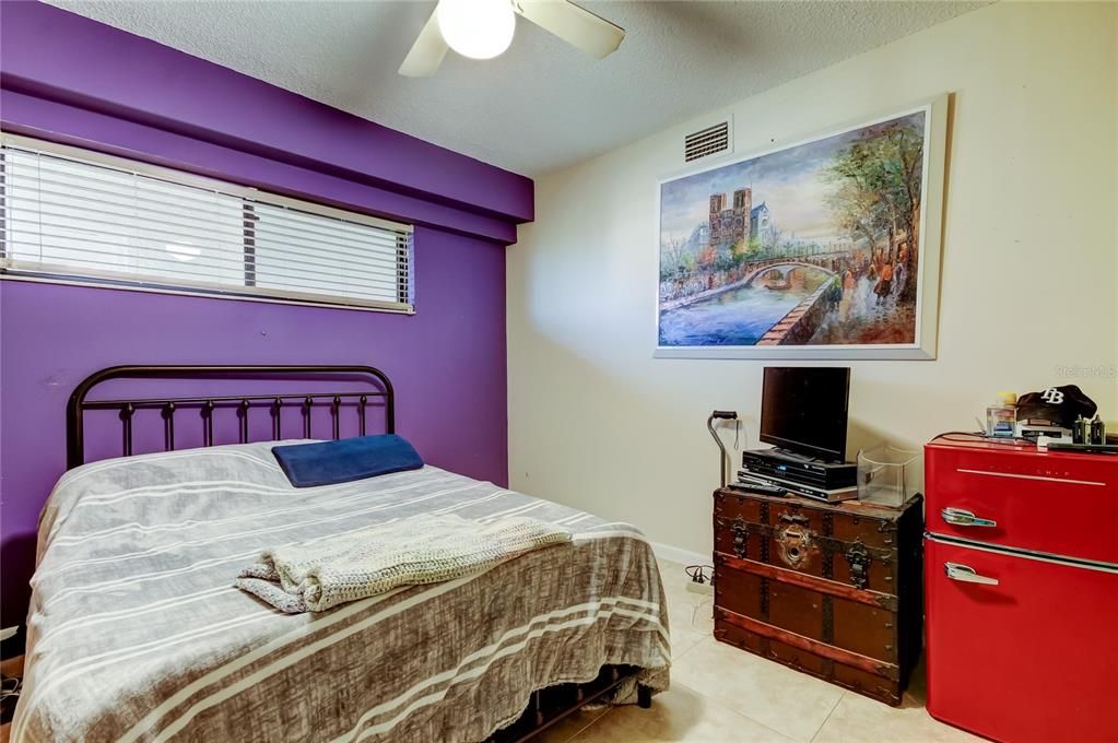 Под контрактом: $229,000 (2 спален, 2 ванн, 1200 Квадратных фут)