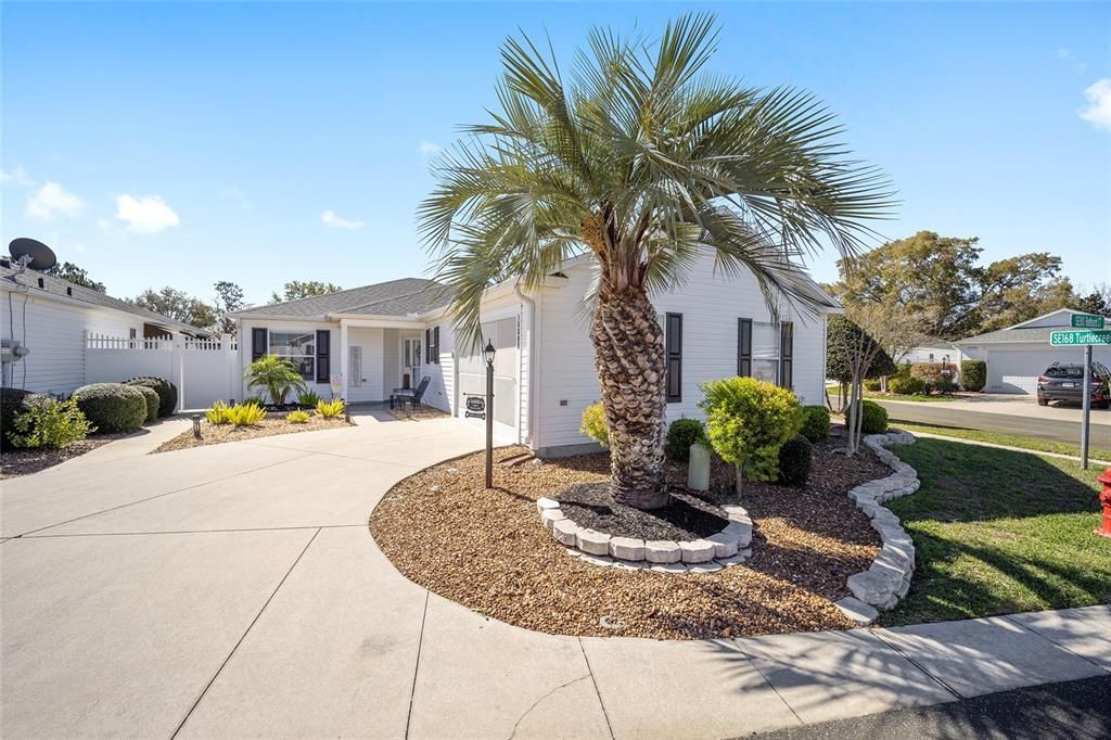 Active With Contract: $399,900 (4 beds, 2 baths, 1800 Square Feet)