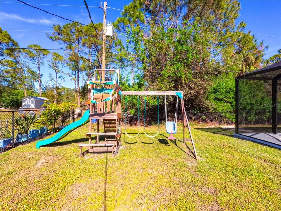 Active With Contract: $2,450 (3 beds, 2 baths, 1492 Square Feet)