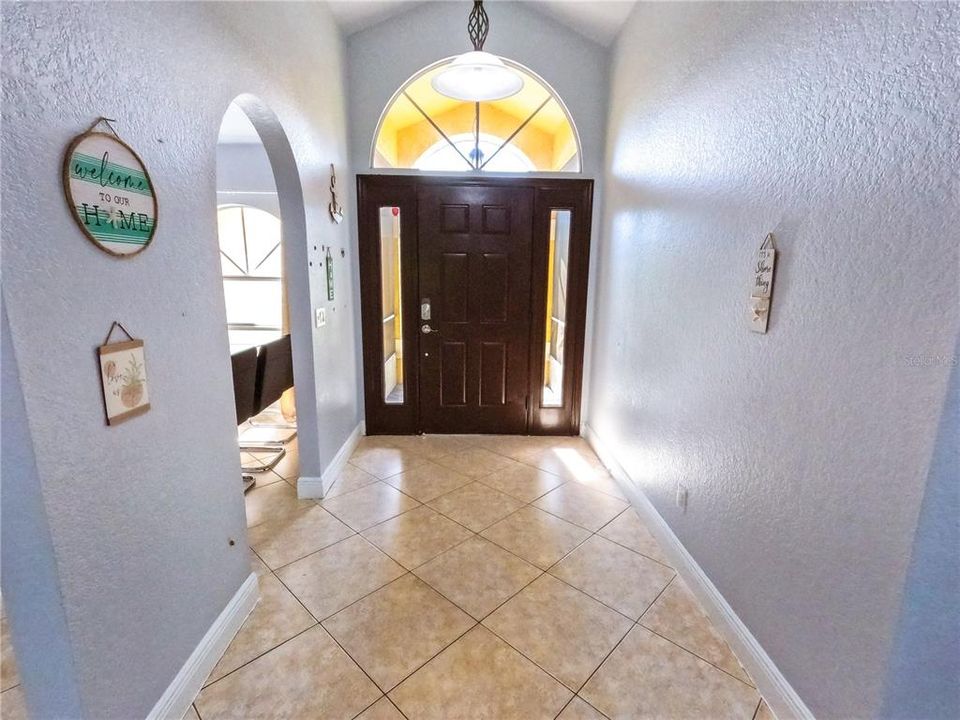 Active With Contract: $2,450 (3 beds, 2 baths, 1492 Square Feet)