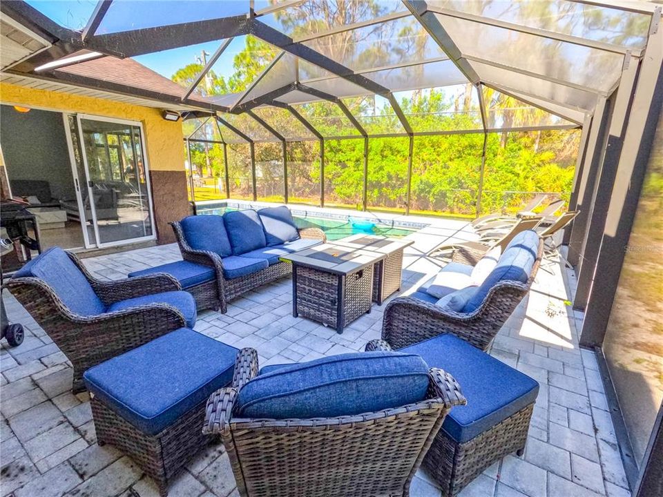 Active With Contract: $2,450 (3 beds, 2 baths, 1492 Square Feet)