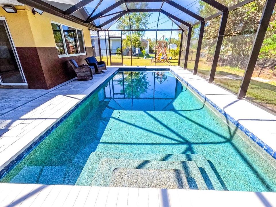 Active With Contract: $2,450 (3 beds, 2 baths, 1492 Square Feet)