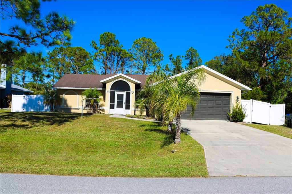 Active With Contract: $2,450 (3 beds, 2 baths, 1492 Square Feet)