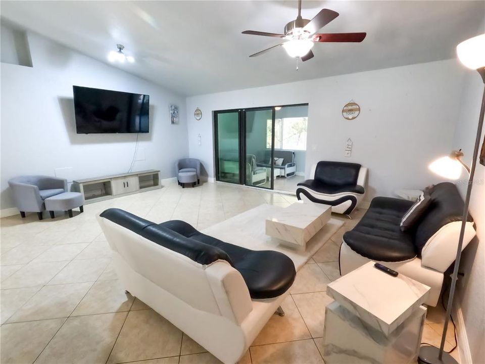 Active With Contract: $2,450 (3 beds, 2 baths, 1492 Square Feet)