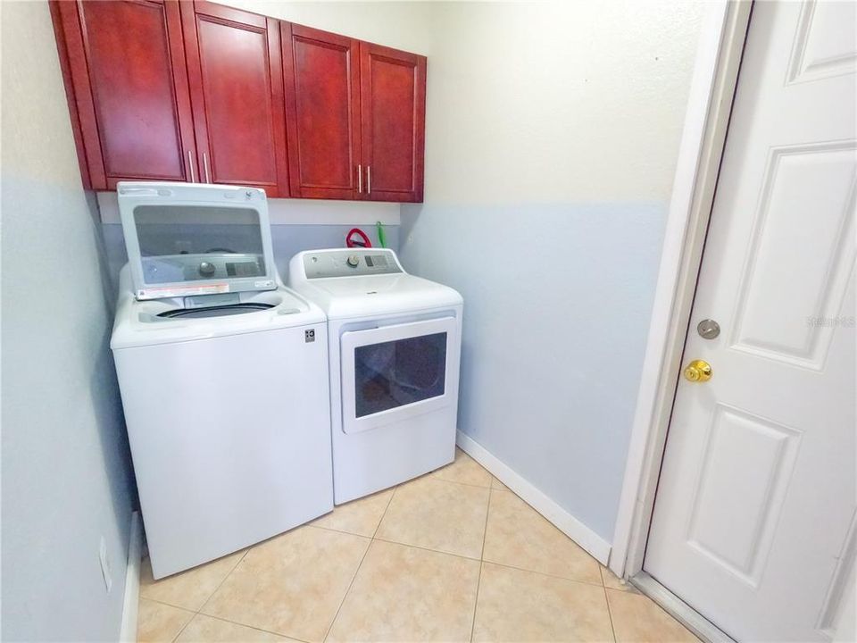 Active With Contract: $2,450 (3 beds, 2 baths, 1492 Square Feet)