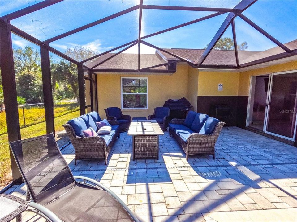 Active With Contract: $2,450 (3 beds, 2 baths, 1492 Square Feet)