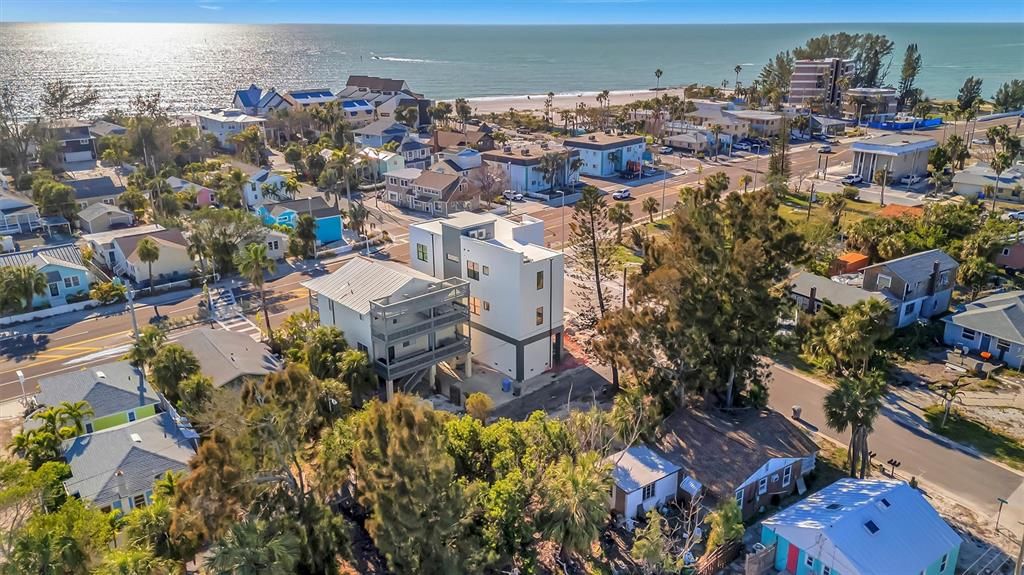 待售: $425,000 (0.09 acres)