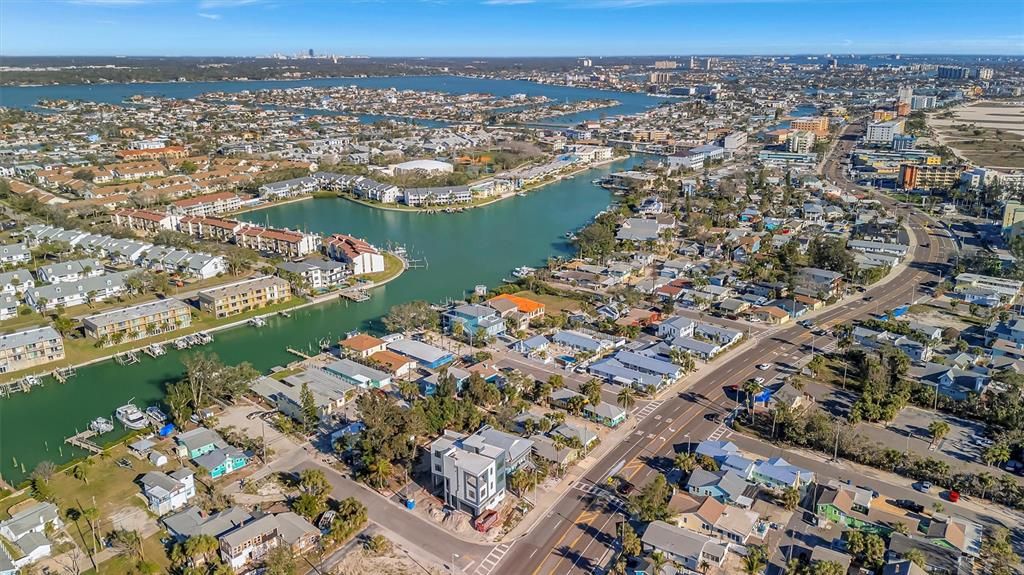 待售: $425,000 (0.09 acres)