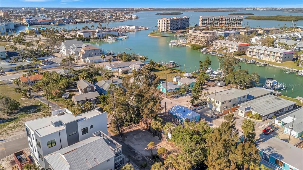 待售: $425,000 (0.09 acres)