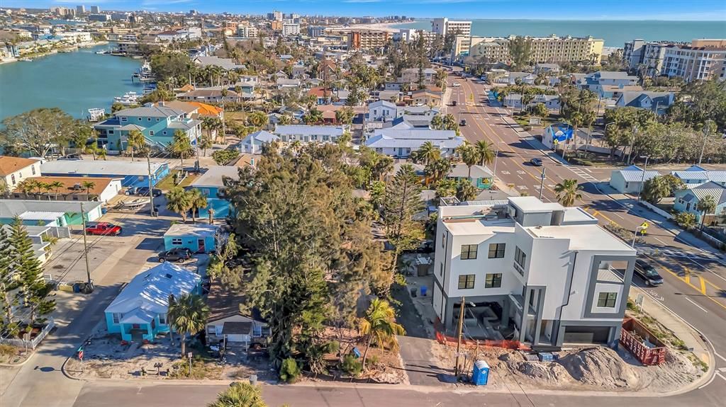 待售: $425,000 (0.09 acres)